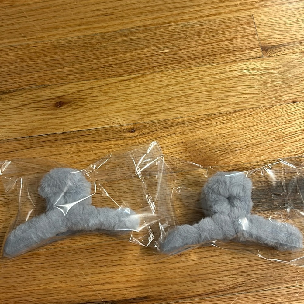Fluffy claw clips